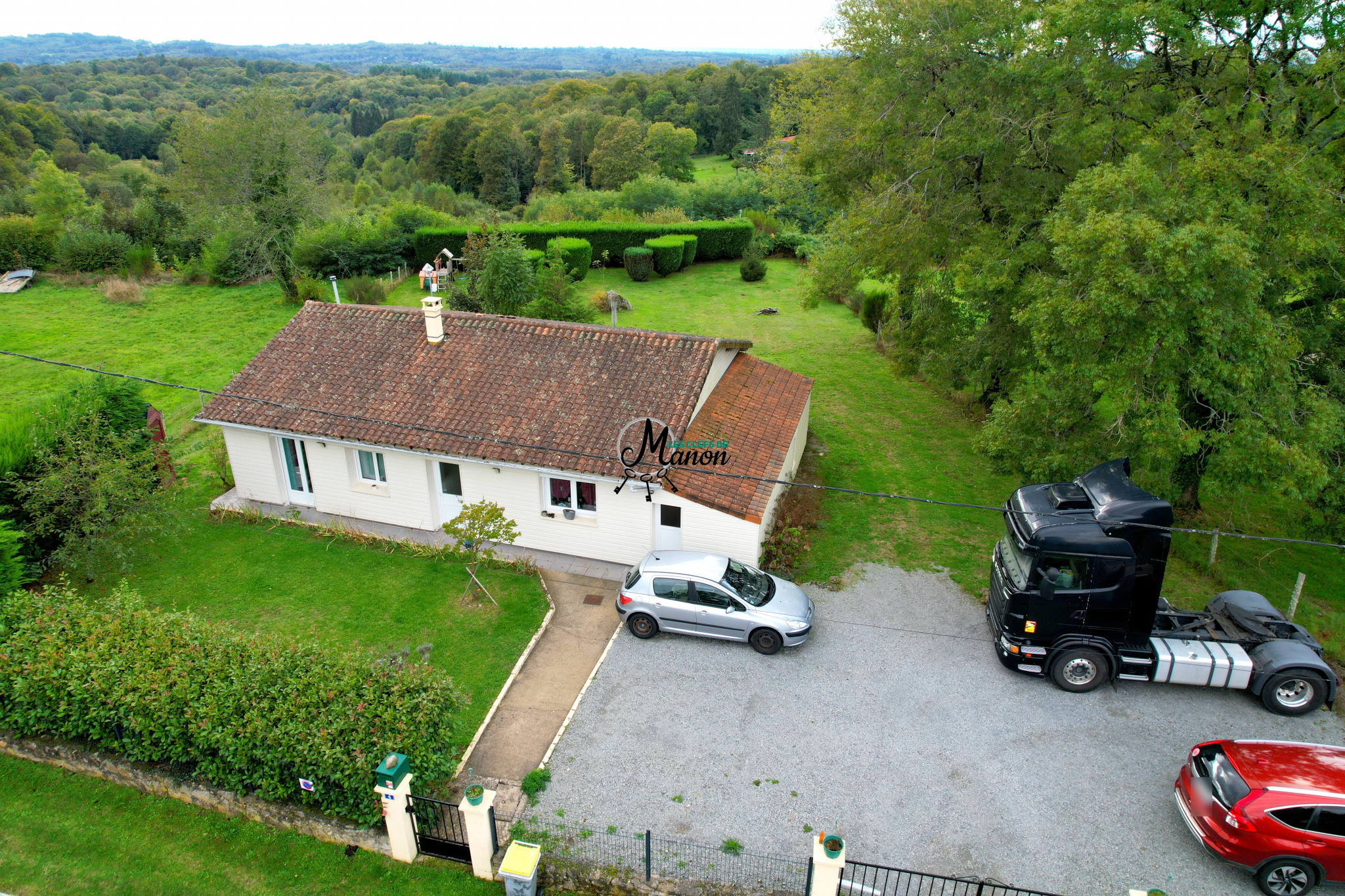 Superbe maison de PLAIN PIED, RARE à CHATEAUPONSAC