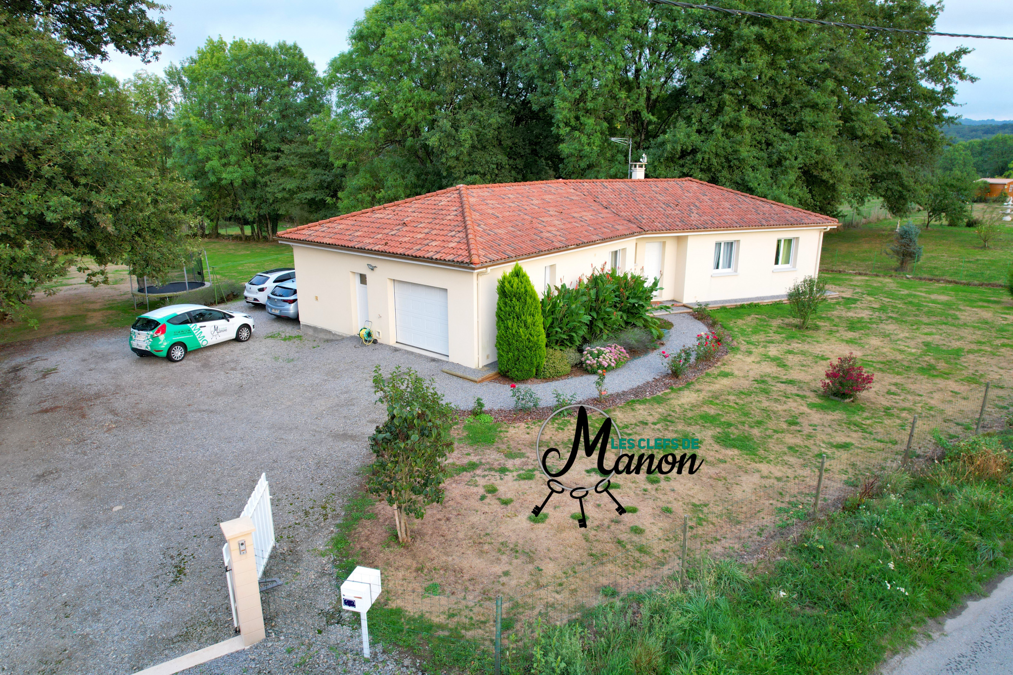 Recent house built in 2011 in a small hamlet 5 minutes from 