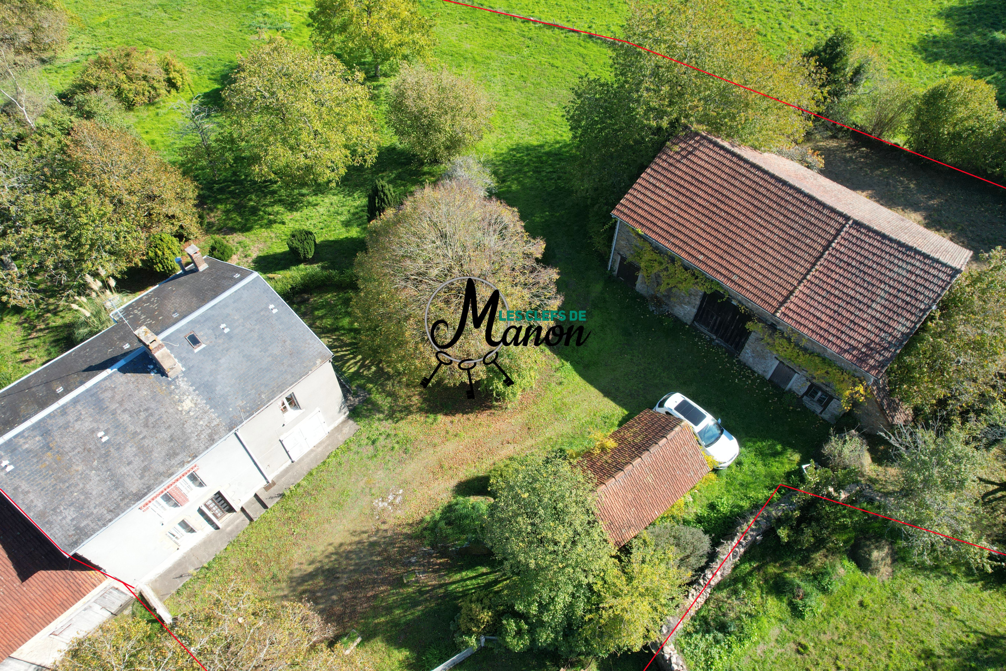 Propriété pierres à rénover dans hameau calme de FROMENTAL (