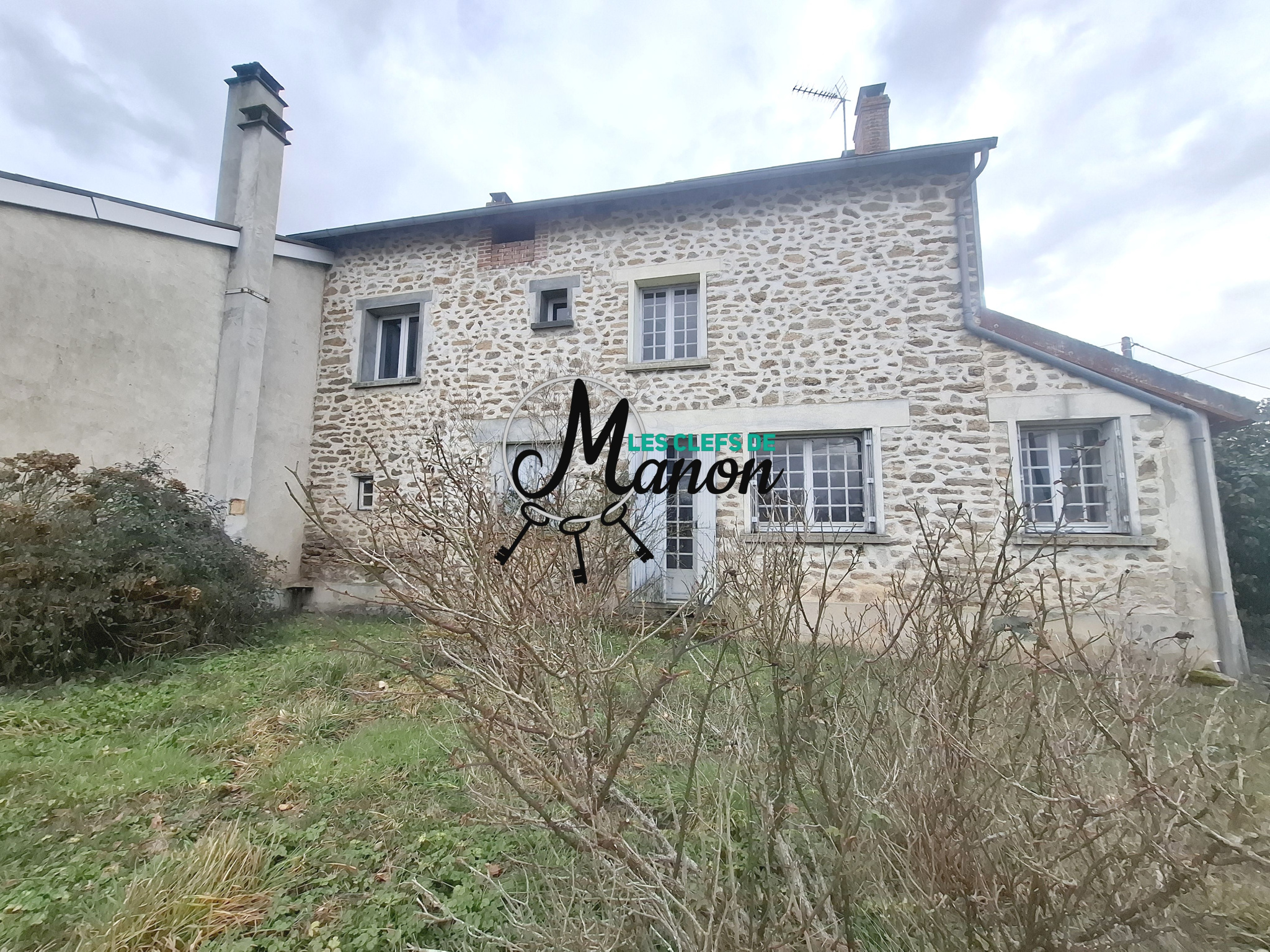 Superbe maison en pierres 4 chambres à rénover en totalité