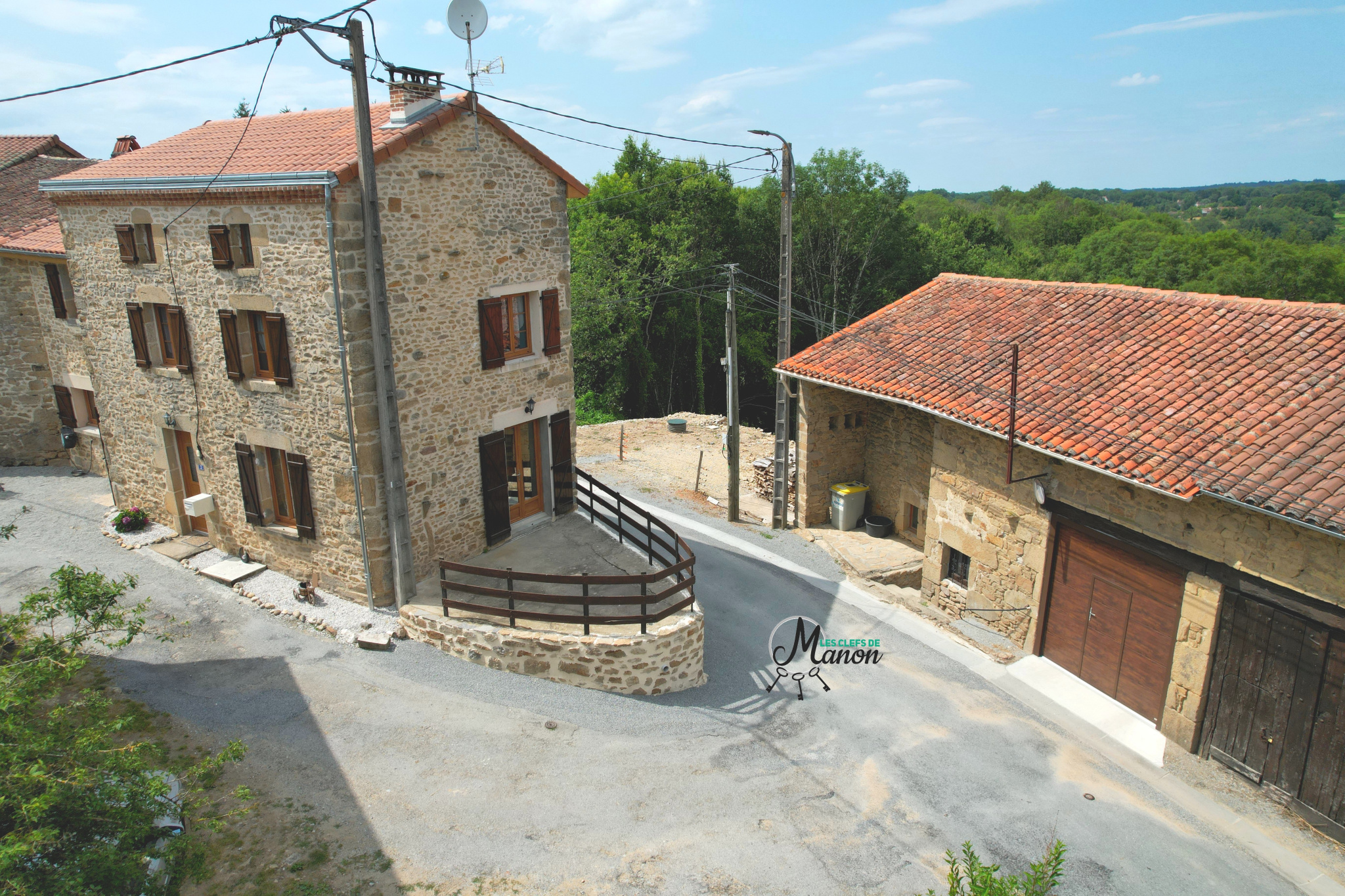 Maison 106m2 + deuxième maison, grange et terrain 