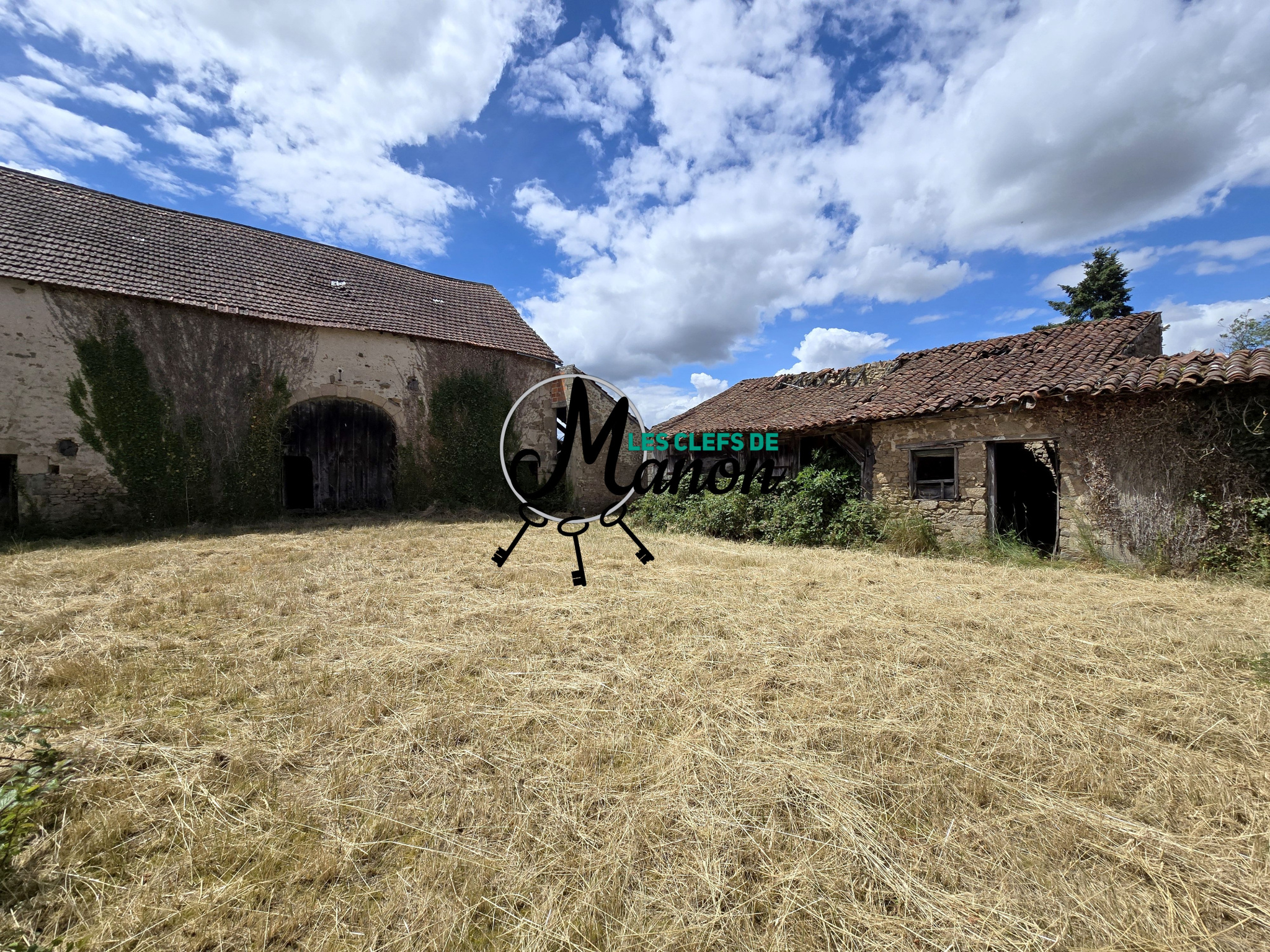 Ensemble immobilier en pierres à fort potentiel   Idéal proj