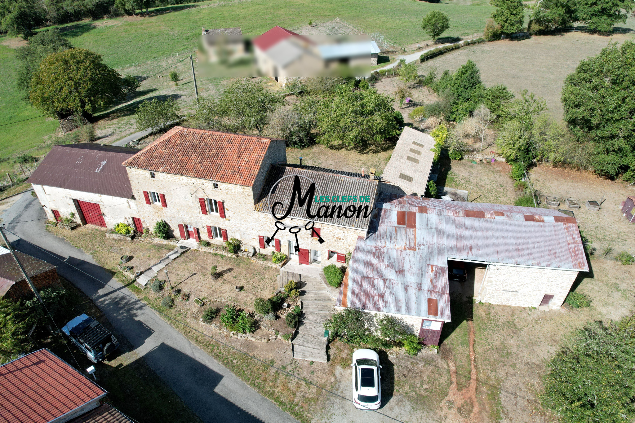 Propriété pierres 4 chambres 203m2 sur 3325m2 de terrain ave